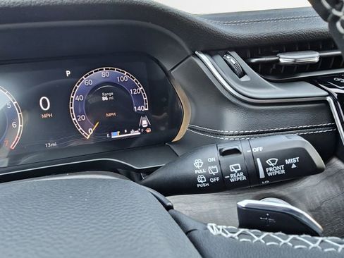 New 2025 Jeep Grand Cherokee Limited w/ Black Appearance Package AWD/4WD image 26
