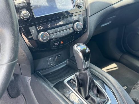 Used 2017 Nissan Rogue SV w/ SV Premium Package AWD/4WD image 24