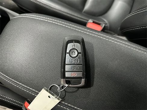 Used 2020 Ford Escape SEL image 33