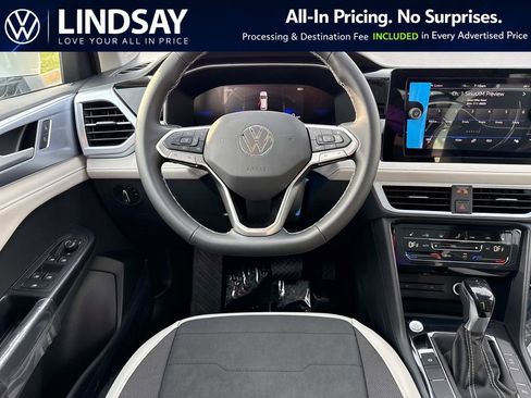 New 2026 Volkswagen Taos SE AWD/4WD image 12