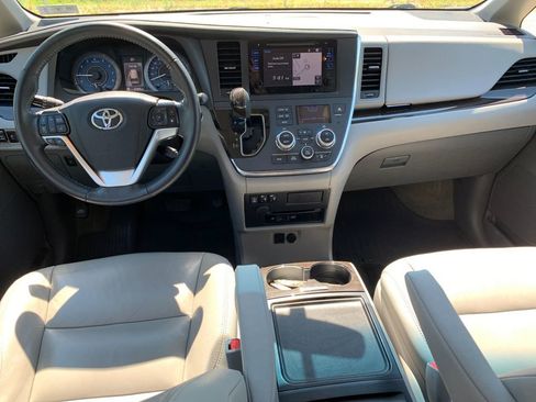 Used 2017 Toyota Sienna XLE Premium AWD/4WD image 16