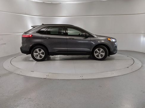 Certified 2024 Ford Edge SE image 2