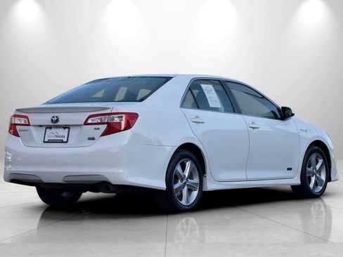 Used 2014 Toyota Camry Hybrid image 2