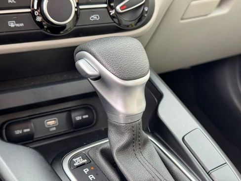 Certified 2025 Kia Soul LX image 23