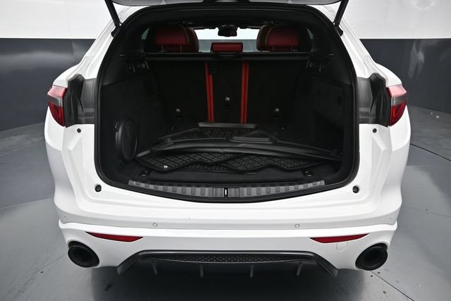 Used 2022 Alfa Romeo Stelvio Veloce AWD/4WD image 9