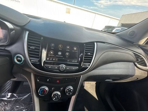 Used 2019 Chevrolet Trax LT w/ LT Convenience Package FWD image 14