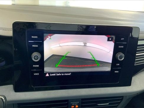 Used 2025 Volkswagen Jetta SE image 21