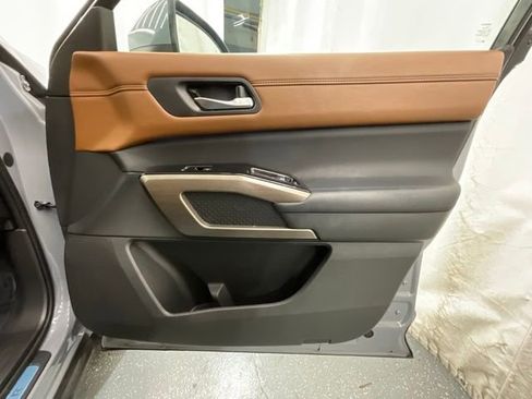 Used 2024 Nissan Pathfinder Platinum w/ Cargo Package AWD/4WD image 22