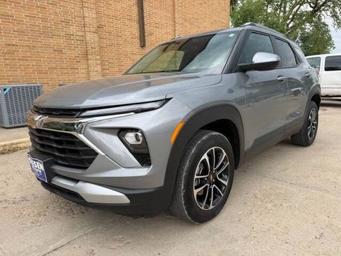 Used 2025 Chevrolet TrailBlazer LT AWD/4WD image 16