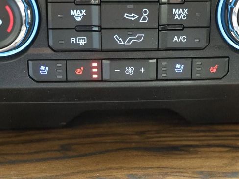 Used 2019 Ford F150 Lariat w/ Equipment Group 501A Mid AWD/4WD image 28