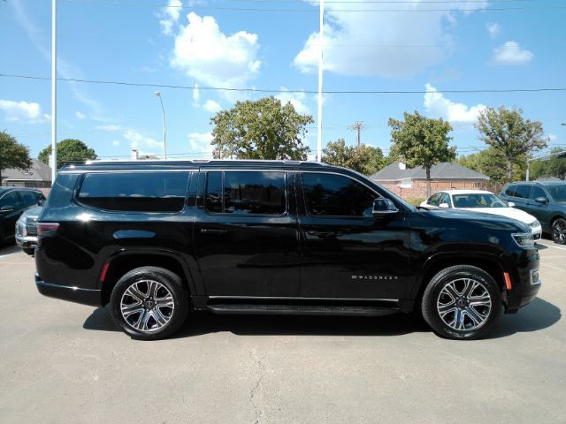 Used 2025 Jeep Wagoneer L Series II AWD/4WD image 5
