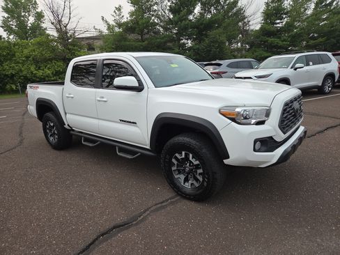 Certified 2020 Toyota Tacoma TRD Off-Road w/ TRD Premium Off Road Package AWD/4WD image 1