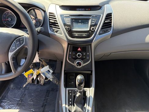 Used 2016 Hyundai Elantra SE w/ Option Group 02 image 17