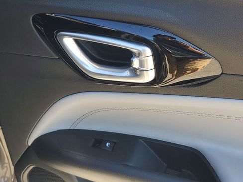 Used 2023 Jeep Compass Limited image 47