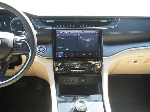 Certified 2025 Jeep Grand Cherokee Limited RWD image 16