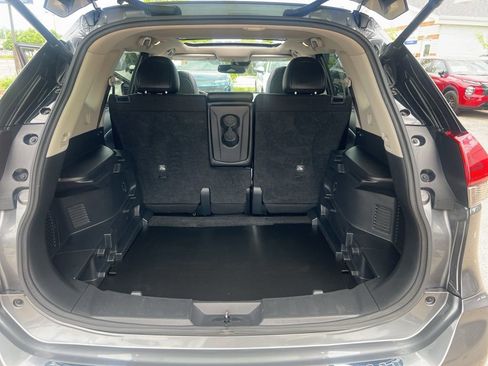 Used 2020 Nissan Rogue SL w/ Premium Package AWD/4WD image 12