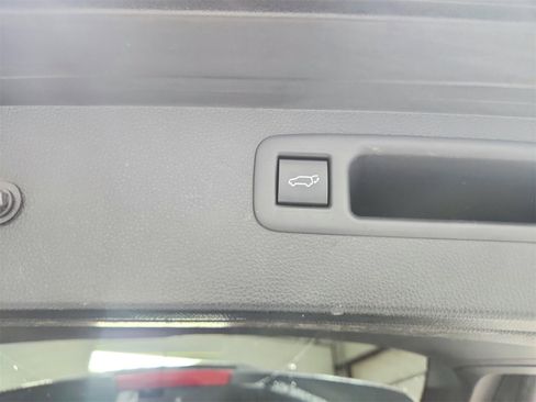 Used 2020 Toyota Highlander XLE image 45