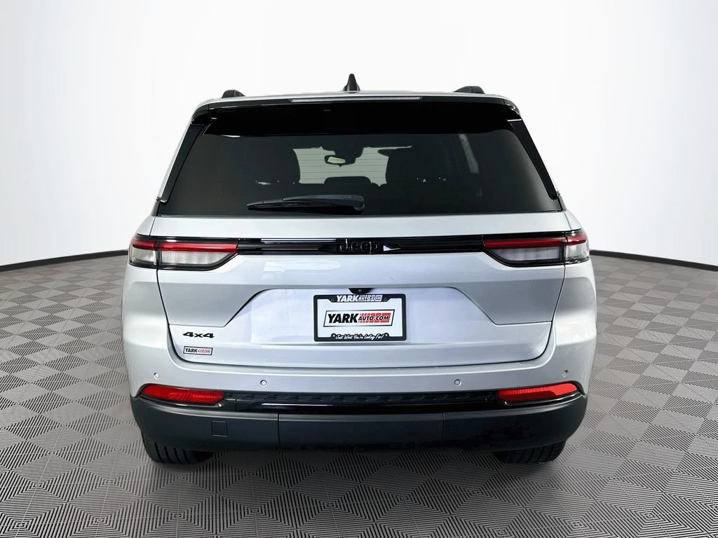 Certified 2024 Jeep Grand Cherokee Altitude AWD/4WD image 10