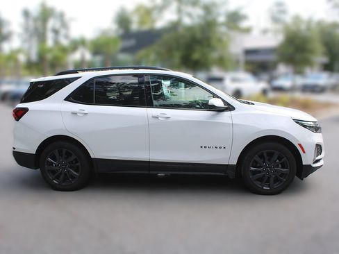 Used 2023 Chevrolet Equinox RS FWD image 14