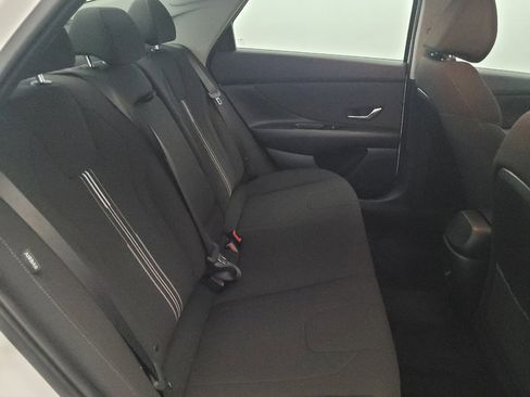 Used 2025 Hyundai Elantra SEL FWD image 19