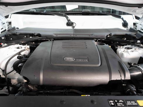 Used 2024 Land Rover Defender 110 S image 31