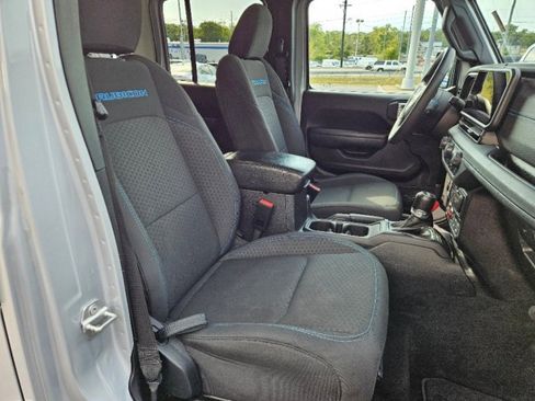 Used 2024 Jeep Wrangler Rubicon image 15
