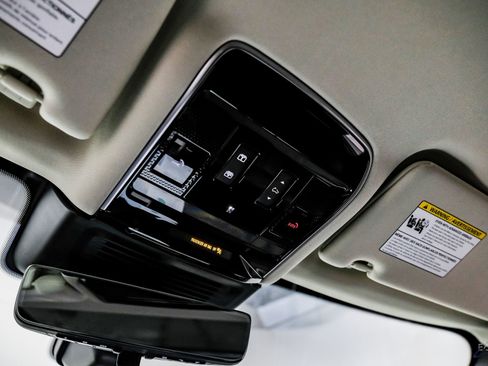 Used 2024 Land Rover Range Rover SE image 36