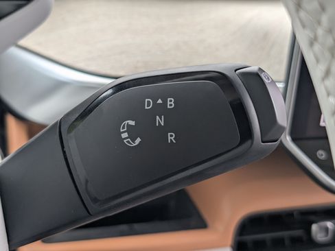 Used 2025 Volkswagen ID. Buzz Pro S Plus RWD image 35