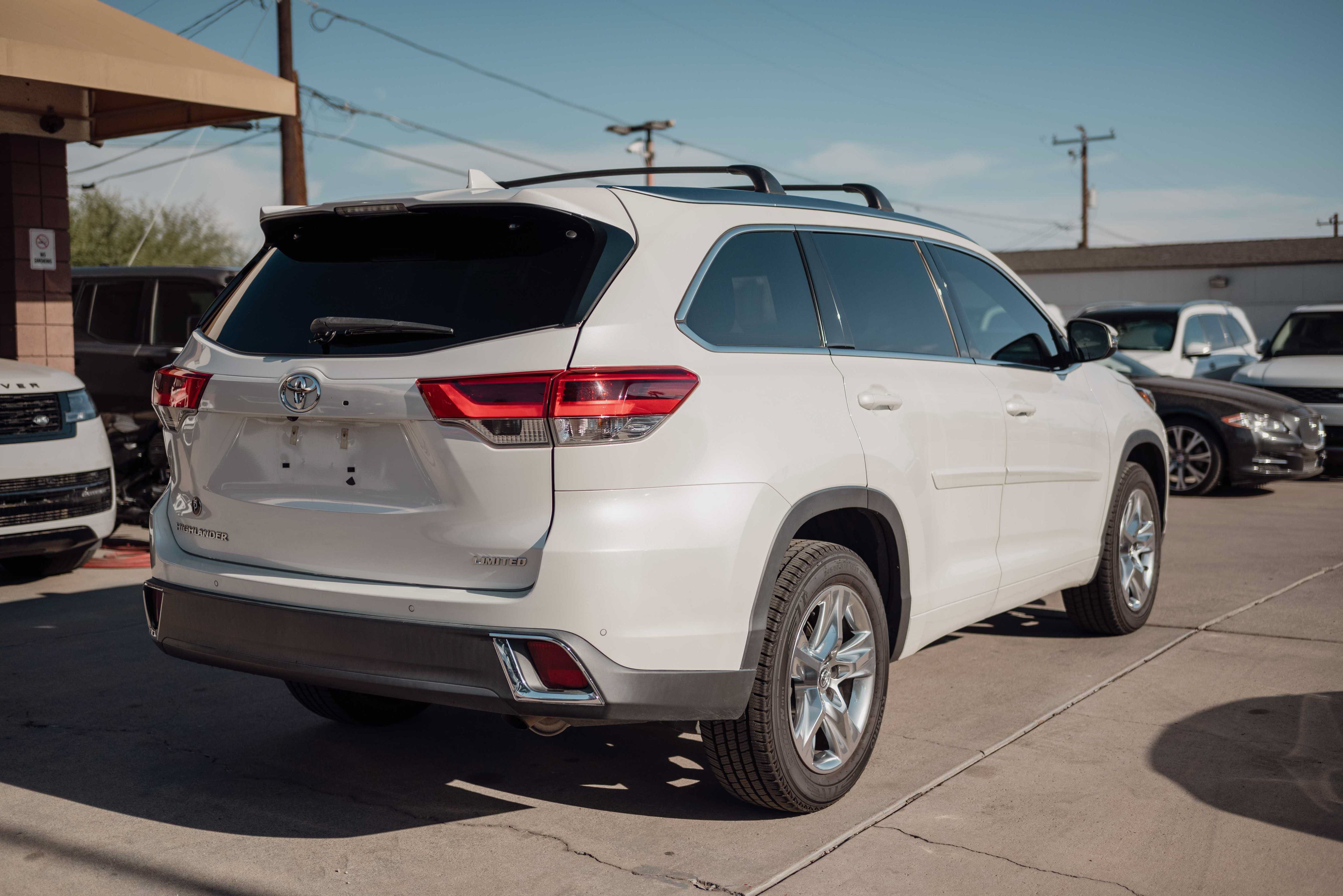 Used 2019 Toyota Highlander Limited w/ Carpet Mat Package (TMS) FWD image 4