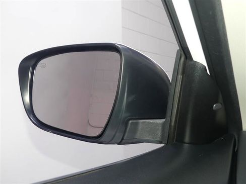 Used 2019 Nissan Rogue SV image 16