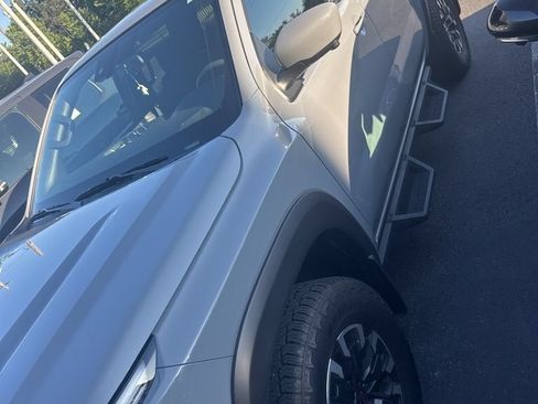 Used 2023 Nissan Frontier PRO-4X w/ Pro Convenience Package AWD/4WD image 2
