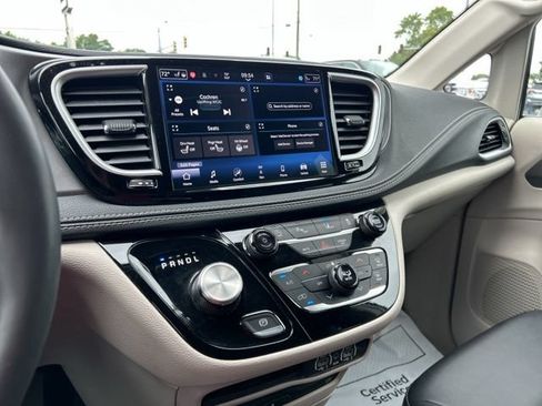 Used 2024 Chrysler Pacifica Touring-L w/ Uconnect Theater Family Group FWD image 41