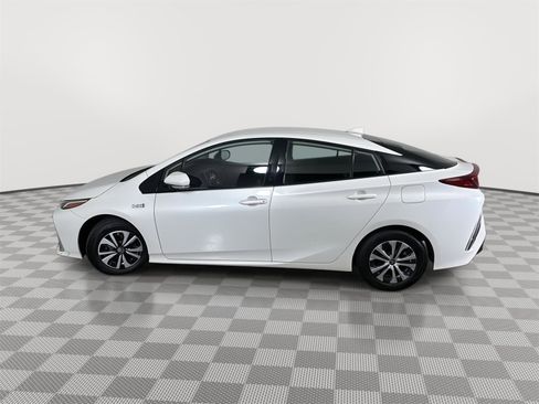Used 2020 Toyota Prius Prime LE image 16