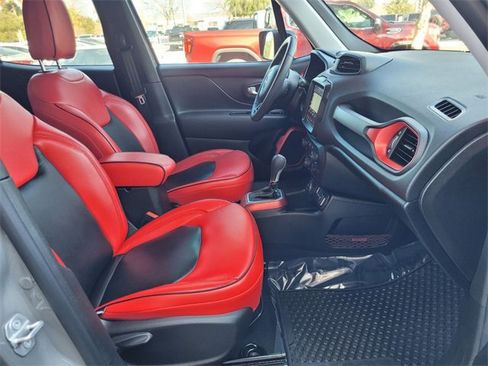 Used 2022 Jeep Renegade Trailhawk image 17