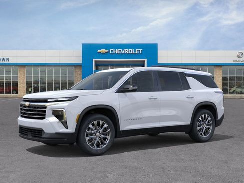 New 2026 Chevrolet Traverse LT image 2