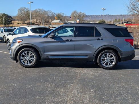 Used 2022 Ford Explorer XLT w/ Equipment Group 202A image 5