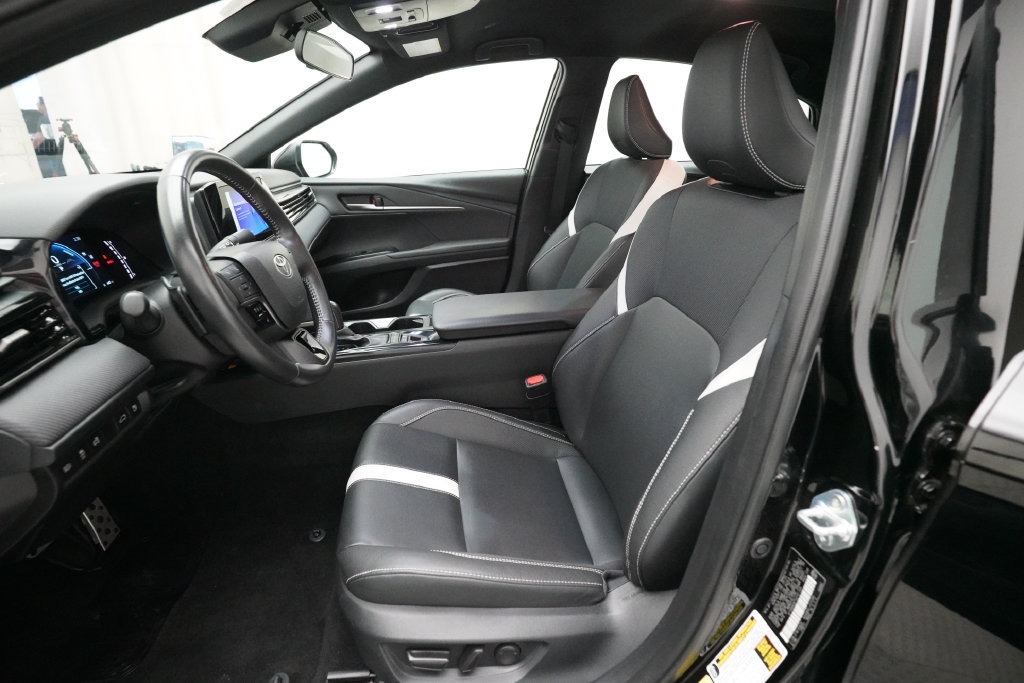 Used 2025 Toyota Camry SE FWD image 7