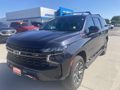 Used 2024 Chevrolet Suburban Z71 AWD/4WD image 2