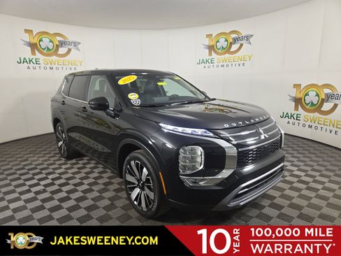 New 2025 Mitsubishi Outlander SE image 1
