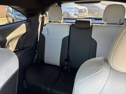 Used 2025 Toyota Sienna XSE image 8