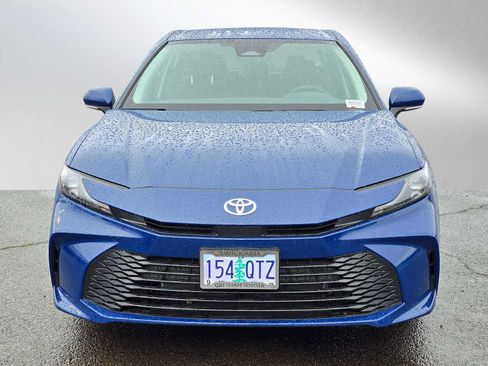 Used 2025 Toyota Camry LE image 9