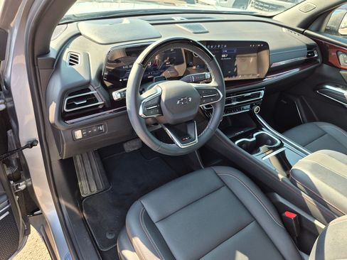 Used 2025 Chevrolet Traverse Z71 w/ Enhanced Driving Package AWD/4WD image 14