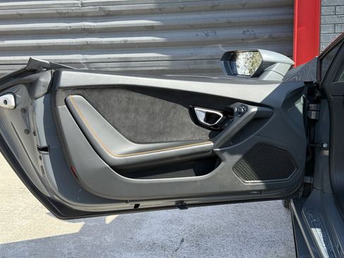 Used 2021 Lamborghini Huracan EVO image 14