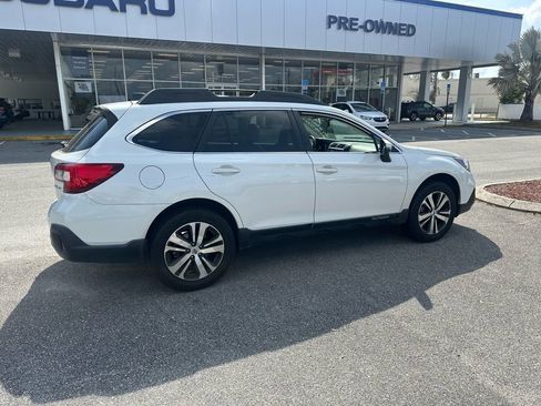 Used 2019 Subaru Outback 2.5i Limited image 3