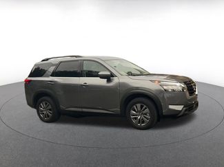 Used 2025 Nissan Pathfinder SV video 2