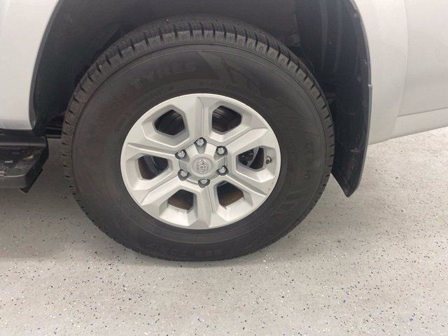 Used 2016 Toyota 4Runner SR5 AWD/4WD image 8