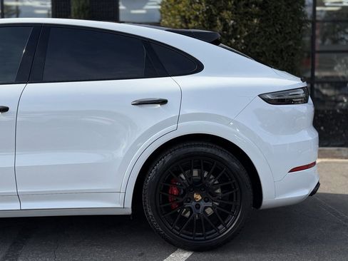 Used 2023 Porsche Cayenne GTS image 11