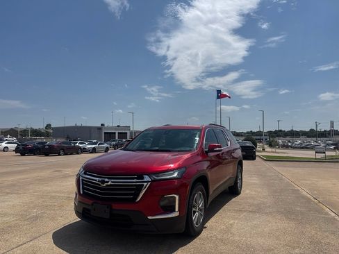 Used 2023 Chevrolet Traverse LT FWD image 7