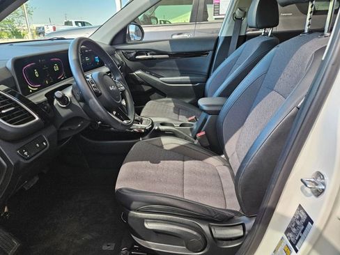 Used 2025 Kia Seltos S image 14