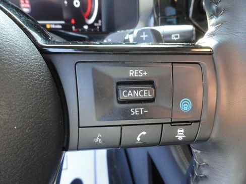 Used 2022 Nissan Pathfinder Platinum AWD/4WD image 19